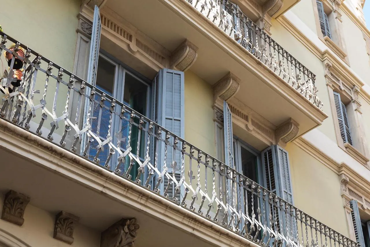 Modernist Family Barcelona Apartment إسبانيا