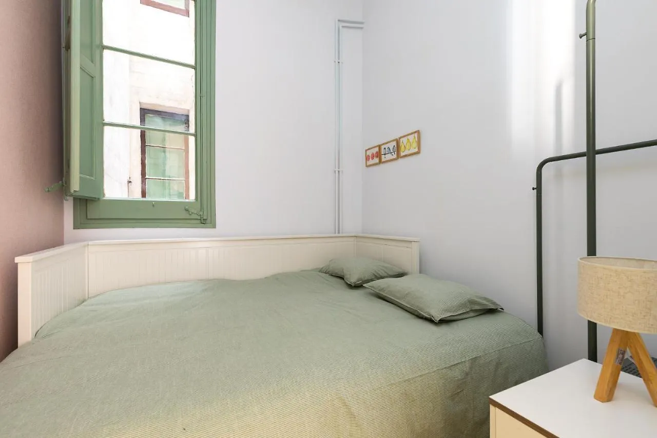 Modernist Family Barcelona Apartment 0*,